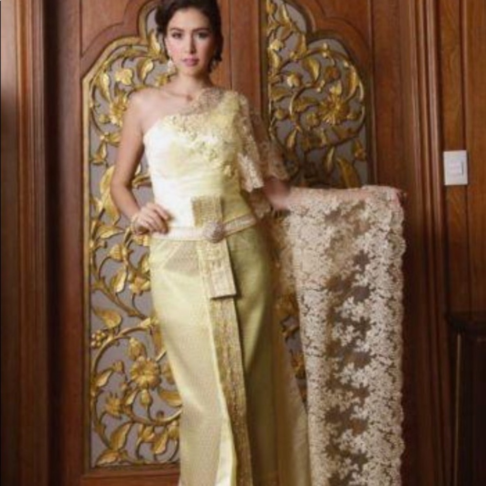 Golden Asian style wedding dress